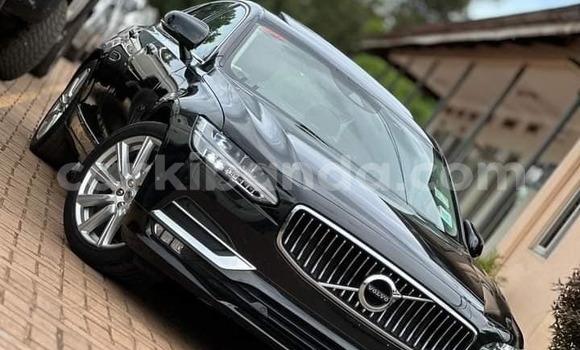 Gura Yakoze Volvo 140 Series Black Imodoka i Bombo mu Central Gura Yakoze Volvo 140 Series Black Imodoka i Bombo mu Central