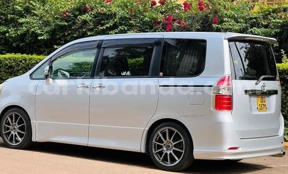 Gura Yakoze Toyota Noah Other Imodoka i Bombo mu Central Gura Yakoze Toyota Noah Other Imodoka i Bombo mu Central