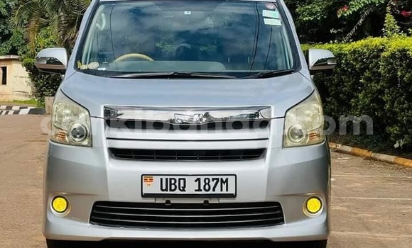 Gura Yakoze Toyota Noah Other Imodoka i Bombo mu Central Gura Yakoze Toyota Noah Other Imodoka i Bombo mu Central