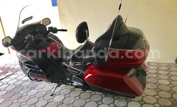 Acheter Occasion Moto Honda GOLD WING Rouge à Kampala, Ouganda Acheter Occasion Moto Honda GOLD WING Rouge à Kampala, Ouganda