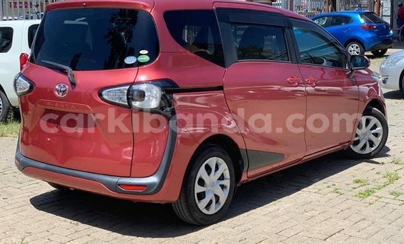 Gura Yakoze Toyota Sienta Red Imodoka i Bombo mu Central Gura Yakoze Toyota Sienta Red Imodoka i Bombo mu Central