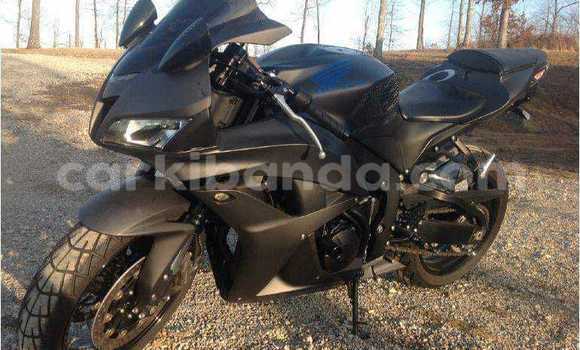 Gura Yakoze Honda CBR 1000 RR Black Bike i Kampala mu Uganda Gura Yakoze Honda CBR 1000 RR Black Bike i Kampala mu Uganda