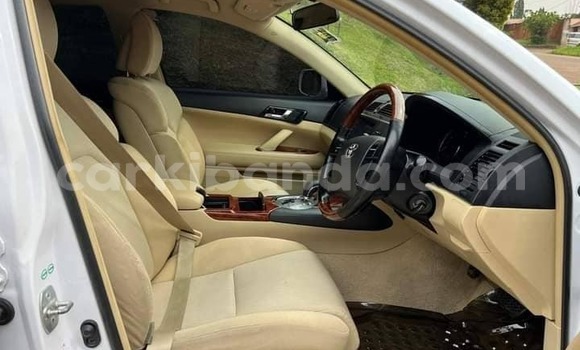 Gura Yakoze Toyota Mark X White Imodoka i Bugiri mu Eastern Gura Yakoze Toyota Mark X White Imodoka i Bugiri mu Eastern