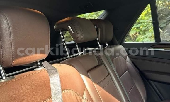 Gura Yakoze Mercedes‒Benz ML–Class White Imodoka i Kampala mu Uganda Gura Yakoze Mercedes‒Benz ML–Class White Imodoka i Kampala mu Uganda