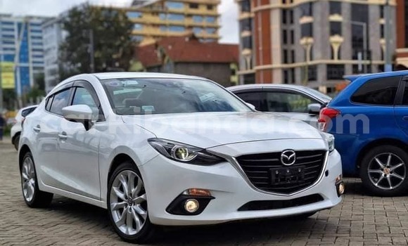 Gura Yakoze Mazda Axela White Imodoka i Apac mu Northern Gura Yakoze Mazda Axela White Imodoka i Apac mu Northern