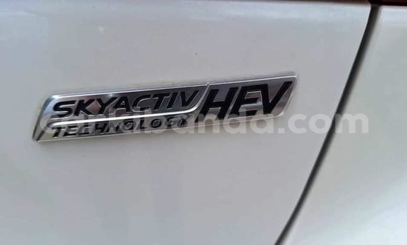 Gura Yakoze Mazda Axela White Imodoka i Apac mu Northern Gura Yakoze Mazda Axela White Imodoka i Apac mu Northern