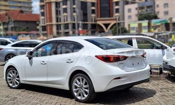 Gura Yakoze Mazda Axela White Imodoka i Apac mu Northern Gura Yakoze Mazda Axela White Imodoka i Apac mu Northern