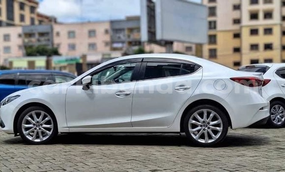 Gura Yakoze Mazda Axela White Imodoka i Apac mu Northern Gura Yakoze Mazda Axela White Imodoka i Apac mu Northern