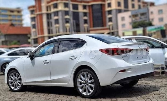 Gura Yakoze Mazda Axela White Imodoka i Apac mu Northern Gura Yakoze Mazda Axela White Imodoka i Apac mu Northern