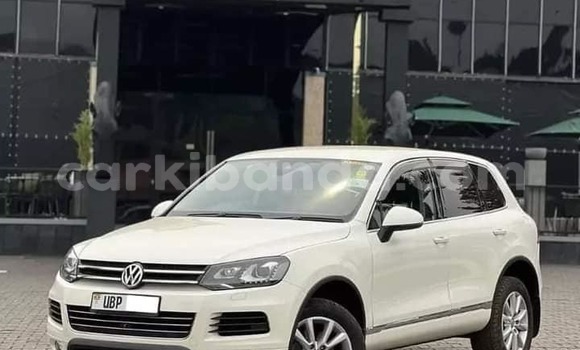 Buy Used Volkswagen Touareg White Car in Bombo in Central