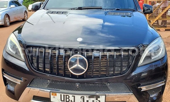 Acheter Occasion Voiture Mercedes‒Benz ML–Class Noir à Bombo, Central Acheter Occasion Voiture Mercedes‒Benz ML–Class Noir à Bombo, Central