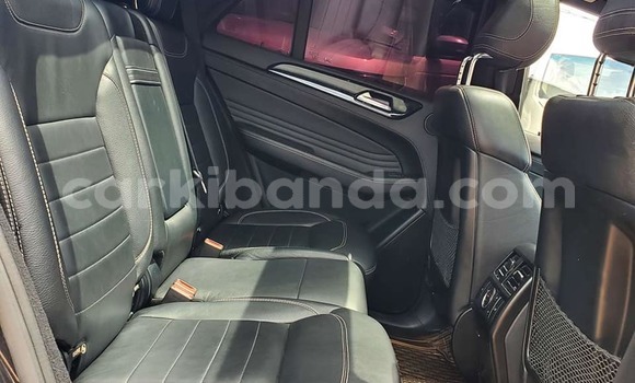 Acheter Occasion Voiture Mercedes‒Benz ML–Class Noir à Bombo, Central Acheter Occasion Voiture Mercedes‒Benz ML–Class Noir à Bombo, Central