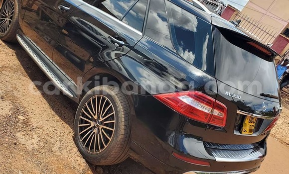 Acheter Occasion Voiture Mercedes‒Benz ML–Class Noir à Bombo, Central Acheter Occasion Voiture Mercedes‒Benz ML–Class Noir à Bombo, Central