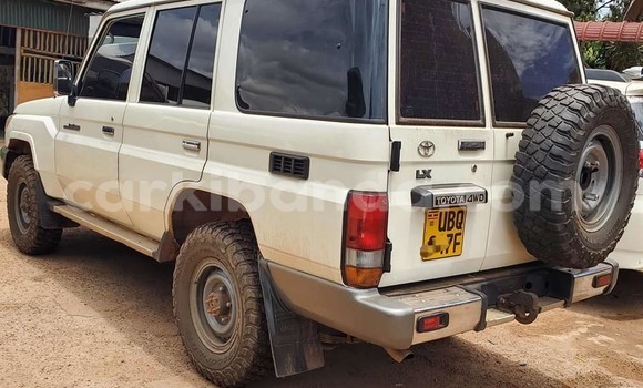 Acheter Occasion Voiture Toyota Land Cruiser Blanc à Apac, Nord Acheter Occasion Voiture Toyota Land Cruiser Blanc à Apac, Nord