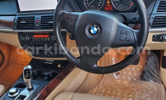Acheter Occasion Voiture BMW X5 Blanc à Kampala, Ouganda Acheter Occasion Voiture BMW X5 Blanc à Kampala, Ouganda