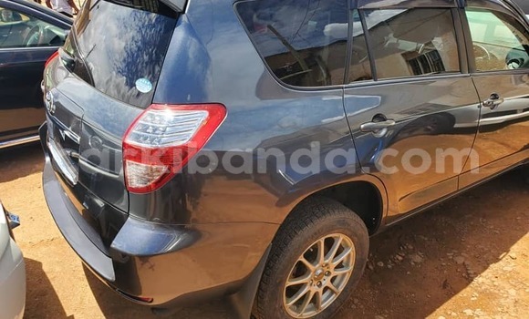 Gura Yakoze Toyota Vanguard Black Imodoka i Bombo mu Central Gura Yakoze Toyota Vanguard Black Imodoka i Bombo mu Central