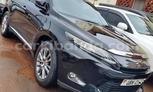 Gura Yakoze Toyota Harrier Black Imodoka i Bombo mu Central Gura Yakoze Toyota Harrier Black Imodoka i Bombo mu Central