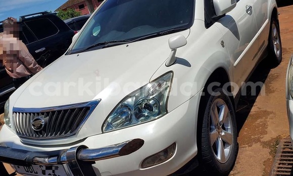 Acheter Occasion Voiture Toyota Harrier Blanc à Arua, Ouganda Acheter Occasion Voiture Toyota Harrier Blanc à Arua, Ouganda