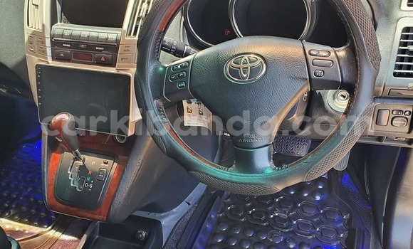 Acheter Occasion Voiture Toyota Harrier Blanc à Arua, Ouganda Acheter Occasion Voiture Toyota Harrier Blanc à Arua, Ouganda