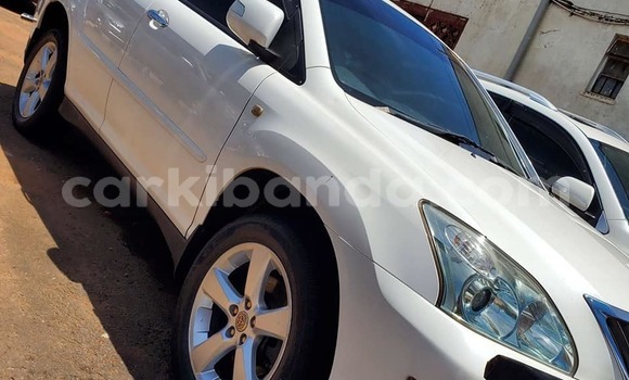 Acheter Occasion Voiture Toyota Harrier Blanc à Arua, Ouganda Acheter Occasion Voiture Toyota Harrier Blanc à Arua, Ouganda