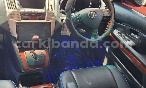 Acheter Occasion Voiture Toyota Harrier Blanc à Arua, Ouganda Acheter Occasion Voiture Toyota Harrier Blanc à Arua, Ouganda