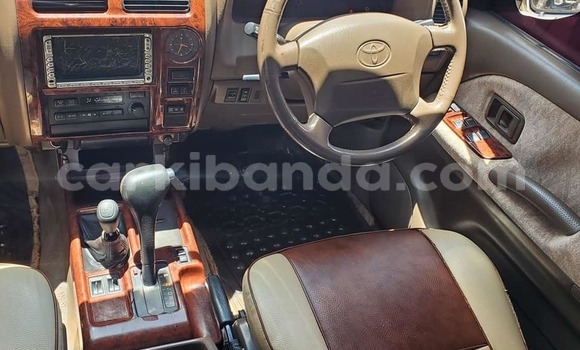 Gura Yakoze Toyota Land Cruiser Prado White Imodoka i Bombo mu Central Gura Yakoze Toyota Land Cruiser Prado White Imodoka i Bombo mu Central