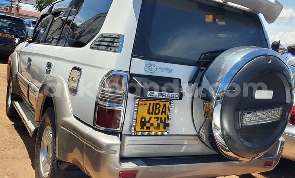 Gura Yakoze Toyota Land Cruiser Prado White Imodoka i Bombo mu Central Gura Yakoze Toyota Land Cruiser Prado White Imodoka i Bombo mu Central