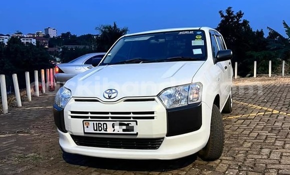 Gura Yakoze Toyota Probox White Imodoka i Bombo mu Central Gura Yakoze Toyota Probox White Imodoka i Bombo mu Central