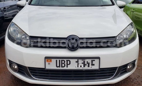 Nunua Ilio tumika Volkswagen Golf Nyeupe Gari ndani ya Kampala nchini Uganda