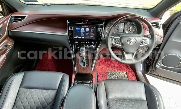 Gura Yakoze Toyota Harrier Black Imodoka i Kabale mu Uganda Gura Yakoze Toyota Harrier Black Imodoka i Kabale mu Uganda