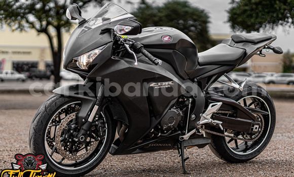 Gura Yakoze Honda CBR Black Bike i Bombo mu Central Gura Yakoze Honda CBR Black Bike i Bombo mu Central