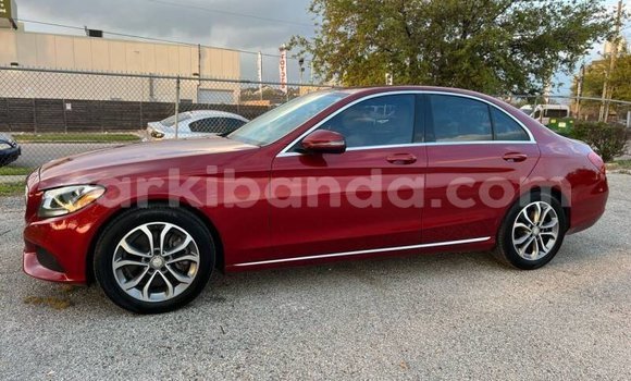 Nunua Ilio tumika Mercedes-Benz C-Classe Nyekundu Gari ndani ya Apac nchini Kaskazini