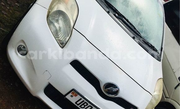Acheter Occasion Voiture Toyota Vitz Blanc à Arua, Ouganda