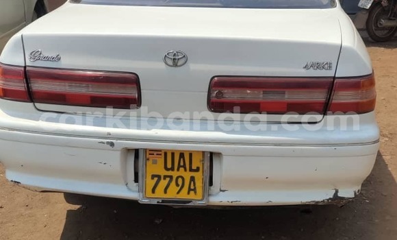 Gura Yakoze Toyota Mark II White Imodoka i Arua mu Uganda Gura Yakoze Toyota Mark II White Imodoka i Arua mu Uganda