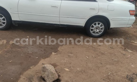 Gura Yakoze Toyota Mark II White Imodoka i Arua mu Uganda Gura Yakoze Toyota Mark II White Imodoka i Arua mu Uganda