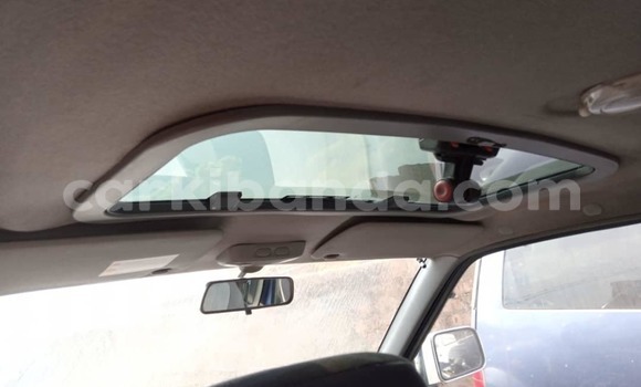 Gura Yakoze Nissan Hardbody White Imodoka i Bombo mu Central Gura Yakoze Nissan Hardbody White Imodoka i Bombo mu Central