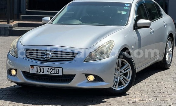 Nunua Ilio tumika Nissan Skyline Nyingine Gari ndani ya Bombo nchini Kati