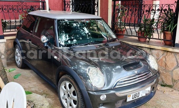Gura Yakoze Mini Cooper S clubman Black Imodoka i Arua mu Uganda Gura Yakoze Mini Cooper S clubman Black Imodoka i Arua mu Uganda