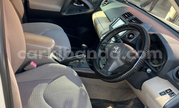 Gura Yakoze Toyota Vanguard White Imodoka i Bombo mu Central Gura Yakoze Toyota Vanguard White Imodoka i Bombo mu Central