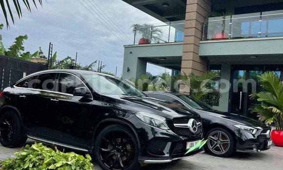 Gura Yakoze Mercedes‒Benz GLC Black Imodoka i Bombo mu Central Gura Yakoze Mercedes‒Benz GLC Black Imodoka i Bombo mu Central