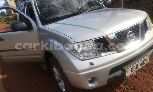 Gura Yakoze Nissan Navara Silver Imodoka i Kampala mu Uganda Gura Yakoze Nissan Navara Silver Imodoka i Kampala mu Uganda