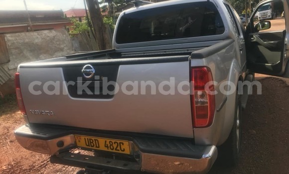 Gura Yakoze Nissan Navara Silver Imodoka i Kampala mu Uganda Gura Yakoze Nissan Navara Silver Imodoka i Kampala mu Uganda