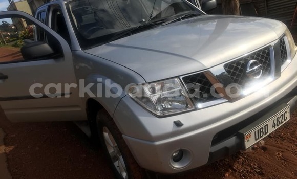 Gura Yakoze Nissan Navara Silver Imodoka i Kampala mu Uganda Gura Yakoze Nissan Navara Silver Imodoka i Kampala mu Uganda