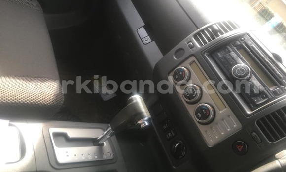 Gura Yakoze Nissan Navara Silver Imodoka i Kampala mu Uganda Gura Yakoze Nissan Navara Silver Imodoka i Kampala mu Uganda