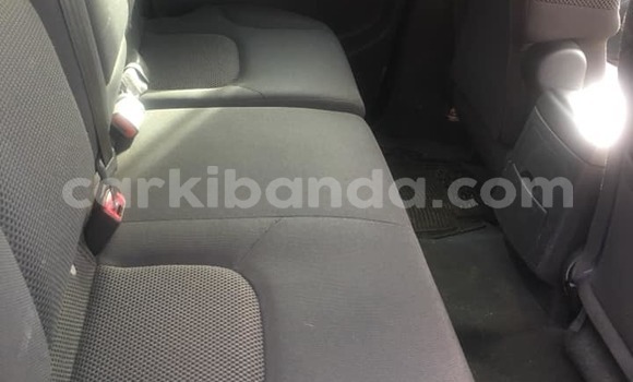 Gura Yakoze Nissan Navara Silver Imodoka i Kampala mu Uganda Gura Yakoze Nissan Navara Silver Imodoka i Kampala mu Uganda
