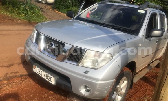 Gura Yakoze Nissan Navara Silver Imodoka i Kampala mu Uganda Gura Yakoze Nissan Navara Silver Imodoka i Kampala mu Uganda