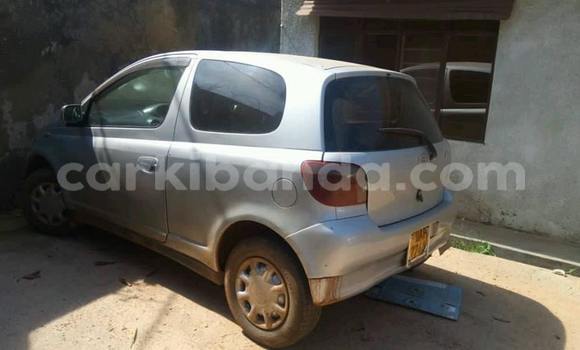 Gura Yakoze Toyota Vitz Silver Imodoka i Kampala mu Uganda Gura Yakoze Toyota Vitz Silver Imodoka i Kampala mu Uganda
