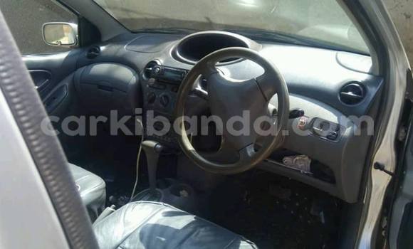 Gura Yakoze Toyota Vitz Silver Imodoka i Kampala mu Uganda Gura Yakoze Toyota Vitz Silver Imodoka i Kampala mu Uganda