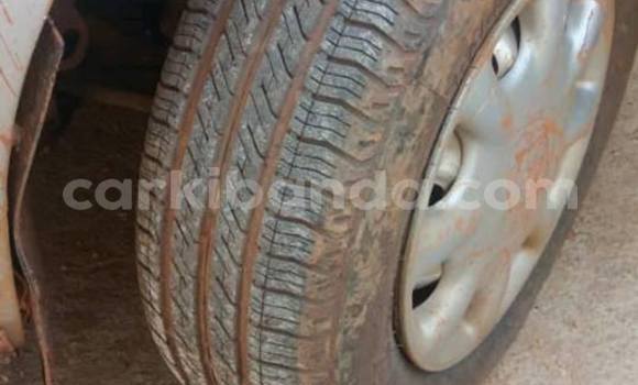 Gura Yakoze Toyota Vitz Silver Imodoka i Kampala mu Uganda Gura Yakoze Toyota Vitz Silver Imodoka i Kampala mu Uganda