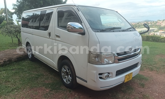 Gura Yakoze Toyota RegiusAce White Imodoka i Kajansi mu Central